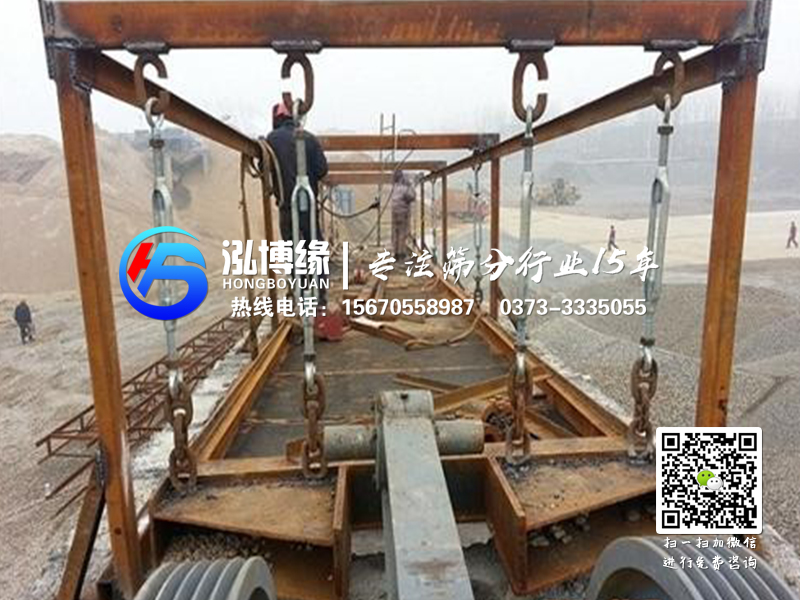 對于粘性較大的物料，應(yīng)選擇哪種平面回轉(zhuǎn)篩的材質(zhì)？